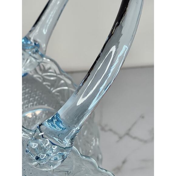 Fenton Blue Glass Basket with Handle – Daisy & Button / Starburst Pattern – - Picture 16 of 16